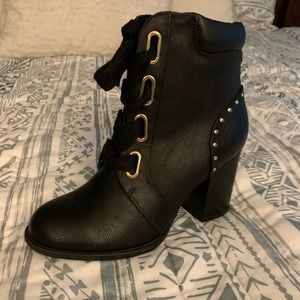 Botas al tobillo nuevas